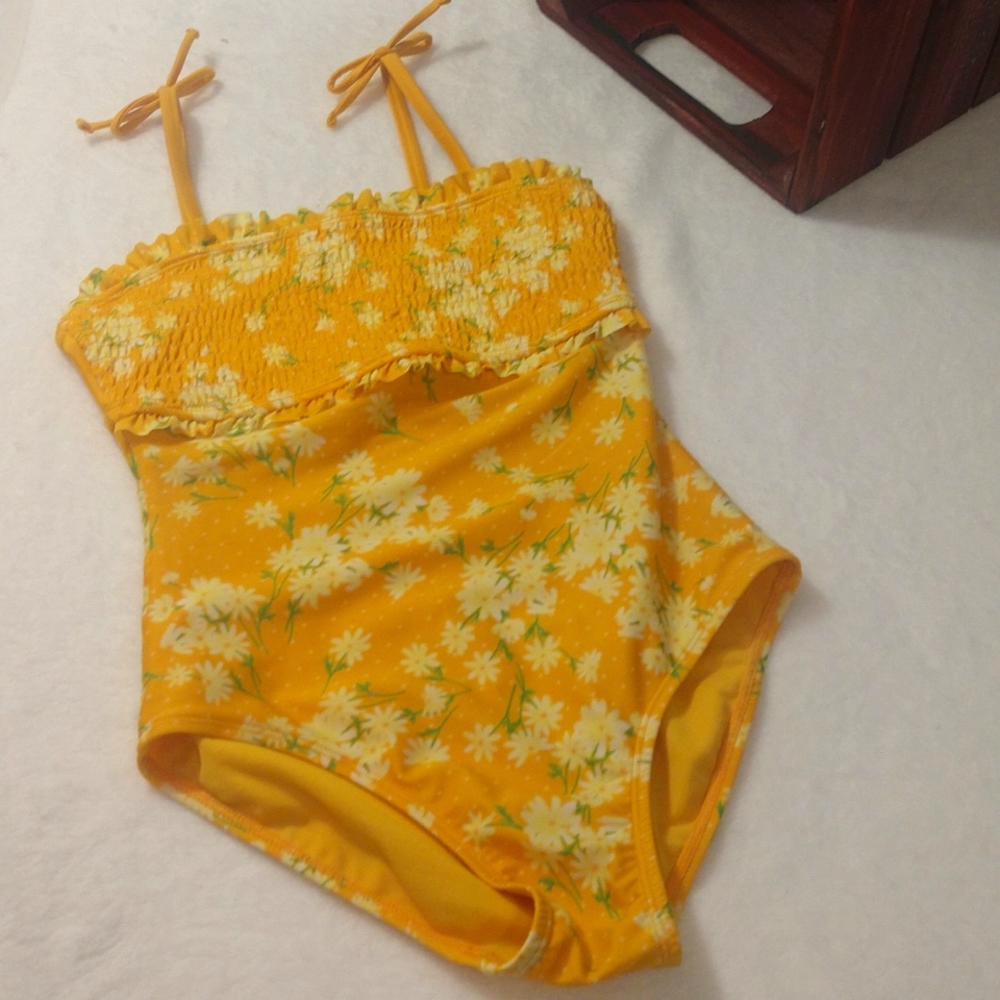 3 for $15! 🌼Girls one-piece swimsuit sz 7/8